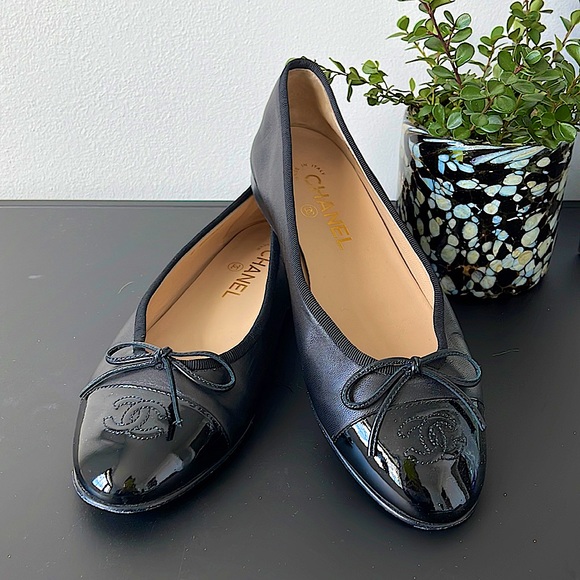 CHANEL Classic Ballet Pumps- Lambskin and Patent Toe - Picture 2 of 13